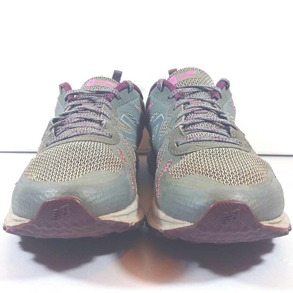 New Balance FuelCore T590v4 Womens Sz 10 Trail Running Shoes Grey Pink WT590GP4